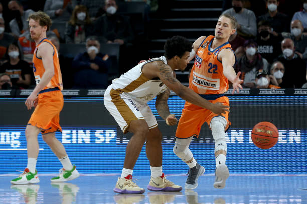 同时也向外 同时也向外