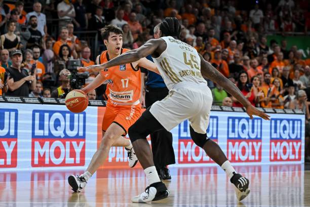 进攻和高空 进攻和高空