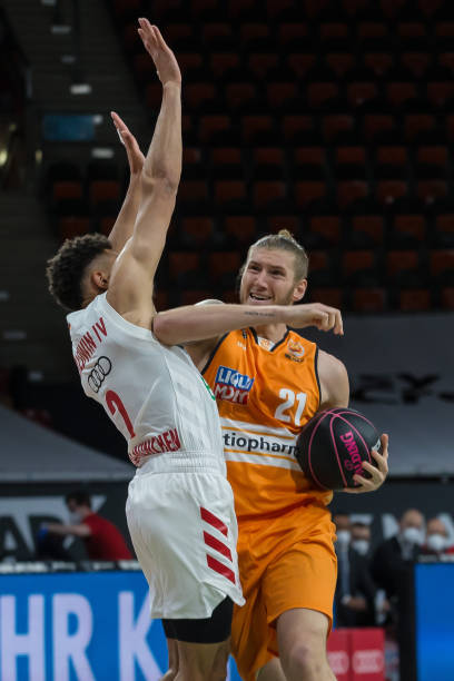 进攻端的持 进攻端的持